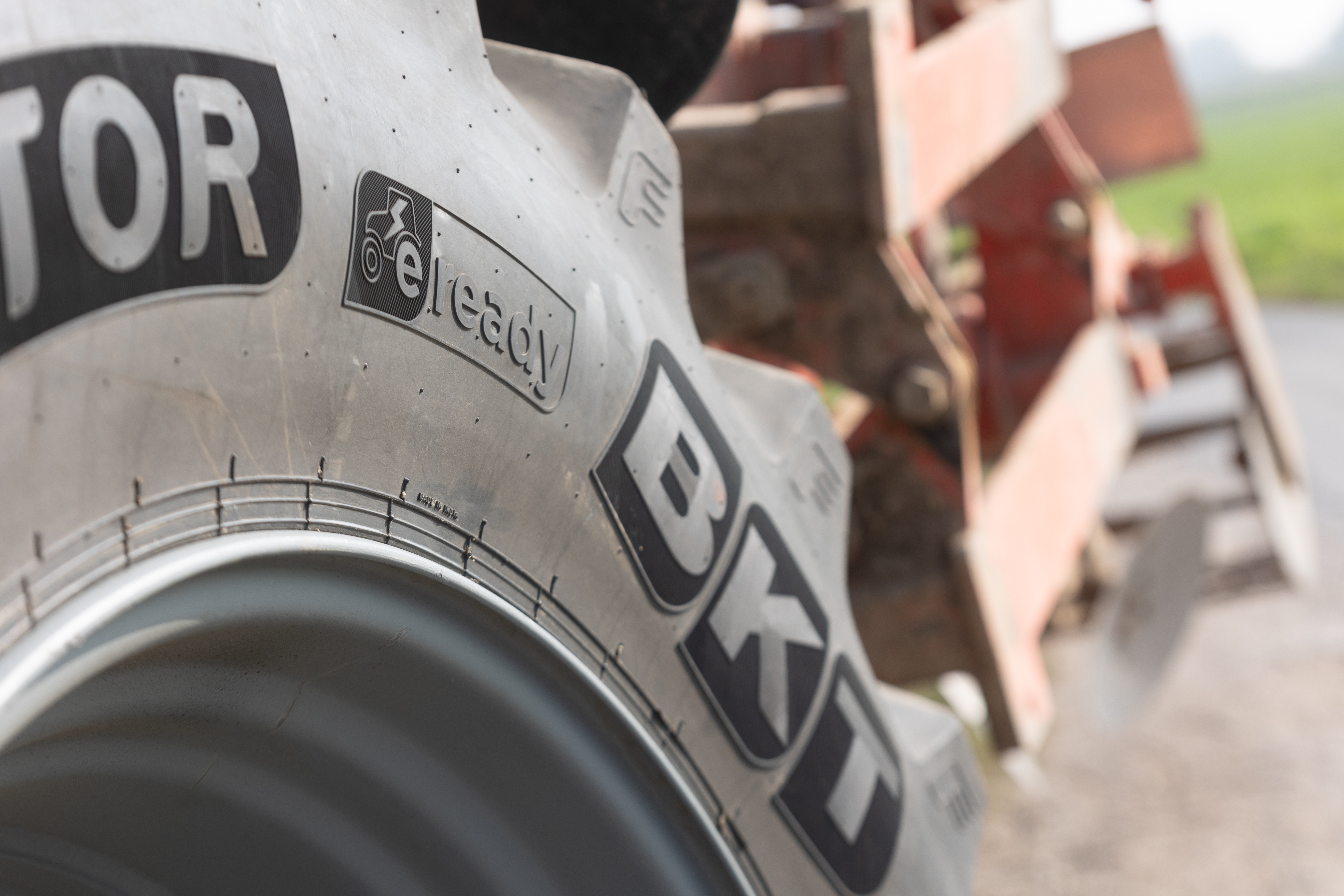 Electric or Hydrogen: Is This Really the Future of Tractors? 1